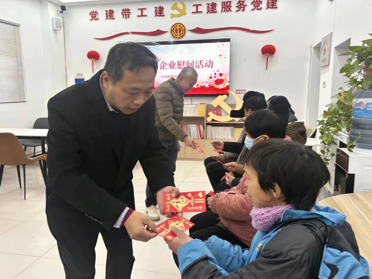 太白园街道小路园社区开展“爱心企业进社区 温情慰问暖人心”主题活动 太白园街道小路园社区开展“爱心企业进社区 温情慰问暖人心”主题活动