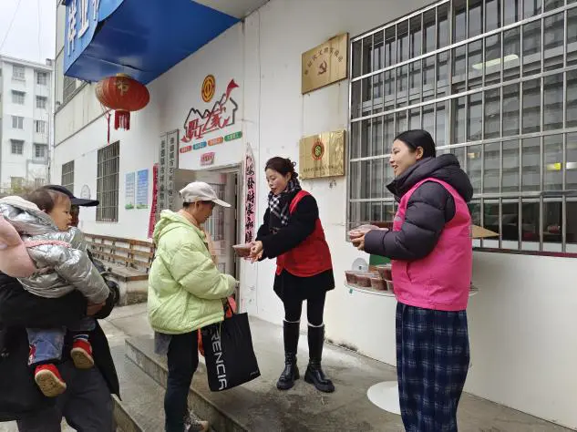 【粥香四溢邻里情 腊八活动暖寒冬】西郊街道淘金岭社区腊八活动圆满落幕