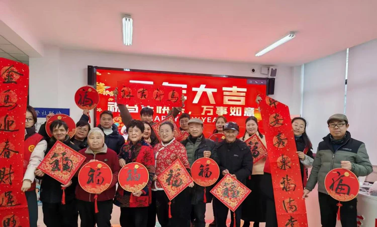 墨香四溢年味浓 昌南湖社区携手民盟举办新春送祝福活动 墨香四溢年味浓 昌南湖社区携手民盟举办新春送祝福活动