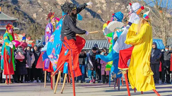 崔宝顺老师冬日新作——踩高跷