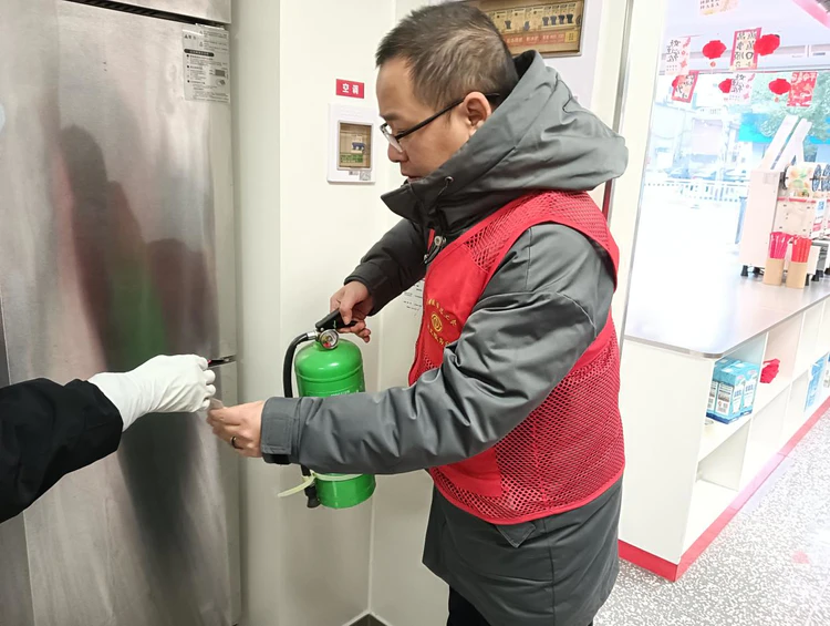 ​【防患未然守平安 履职尽责护民生】太白园街道浙江路社区开展安全隐患专项排查