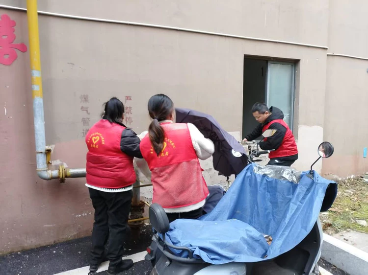 【辞旧迎新洁家园 文明祥和过新年】景东安厦社区扎实开展春节前环境卫生整治行动