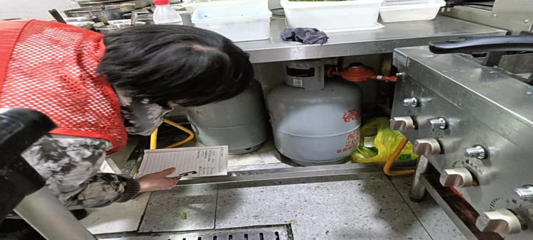 景德镇市周路口街道赛跑坦社区开展燃气安全的活动