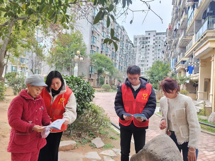 太白园街道小路园社区开展“节能低碳 绿色环保”科普宣传活动