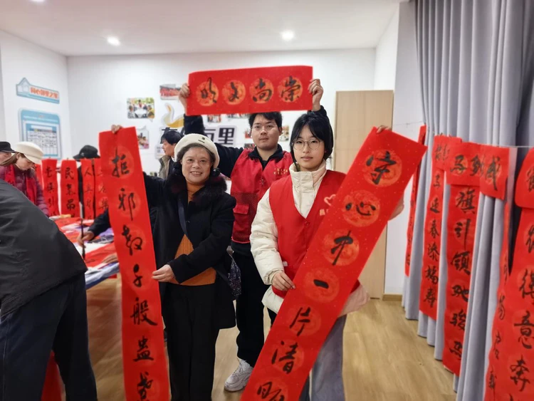 昌盛社区:反邪春联送祝福 文明科学迎新春