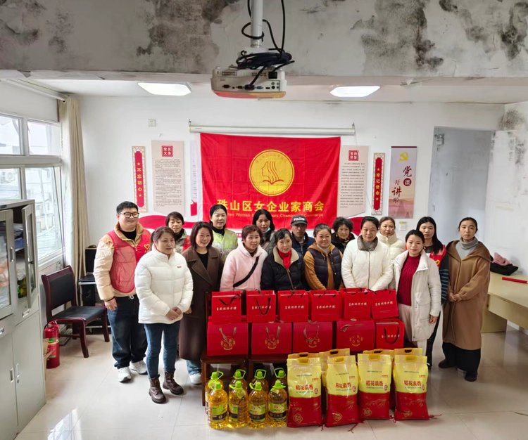 新春送关怀  珠山区爱心团体春节走访慰问情暖周路口街道赛跑坦