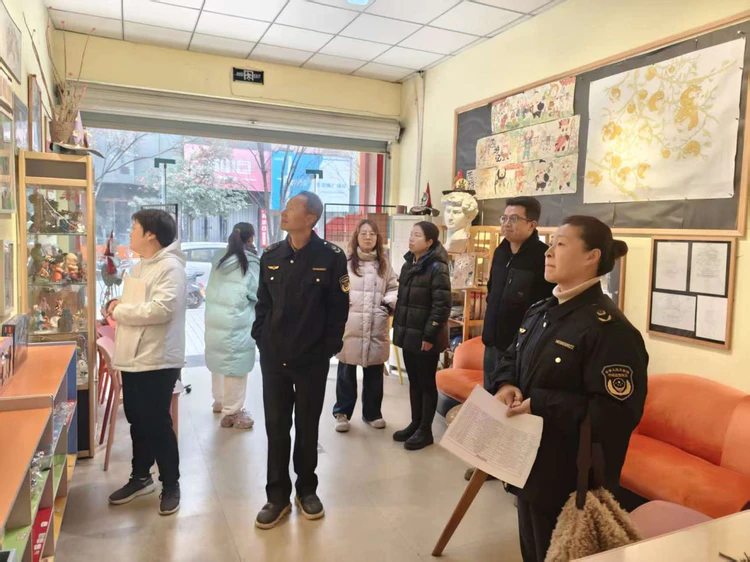 周路口街道金家弄社区联合景德镇市市监局和珠山区教体局开展教体机构专项检查