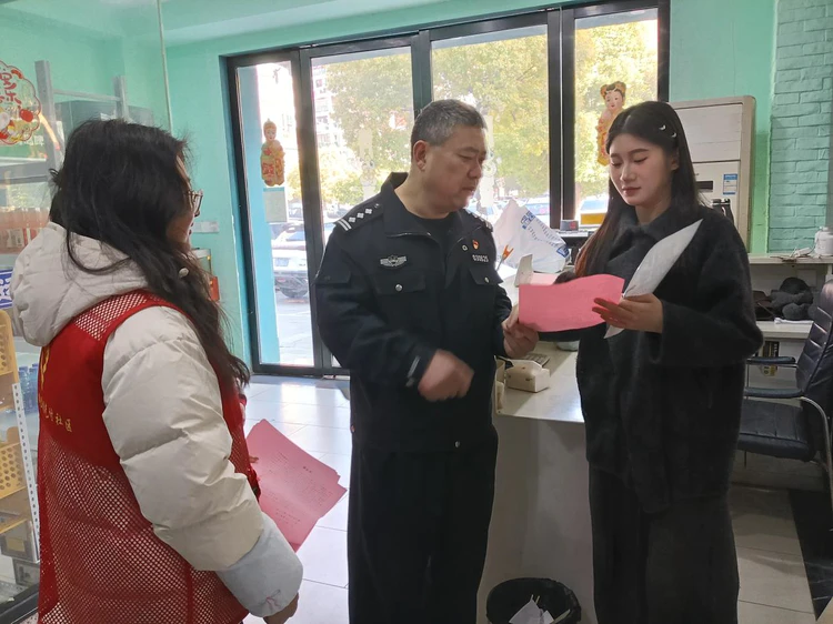 太白园街道曙光村社区开展  “禁燃禁放守规定 绿色新春更美好”宣传活动