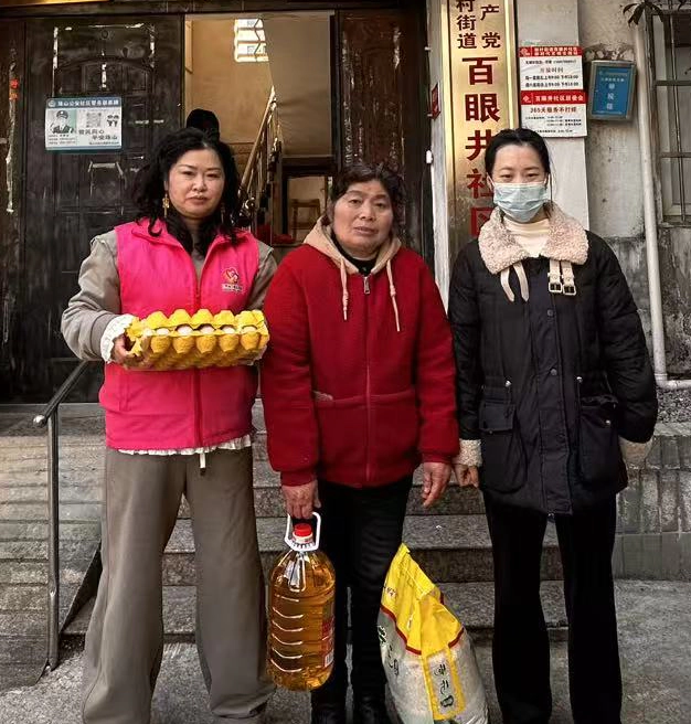 新村街道百眼井社区:暖冬慰问传关爱 社区聚力惠民生