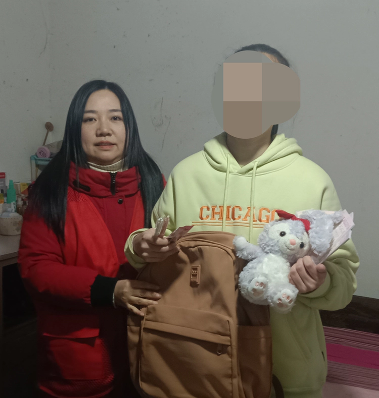 新村街道百眼井社区:闲置精准送 帮扶暖童心