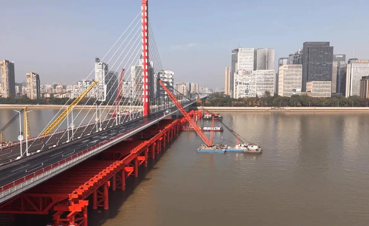 <span><b>1</b> / 5</span>​杭州审计助力打造民生交通新标杆