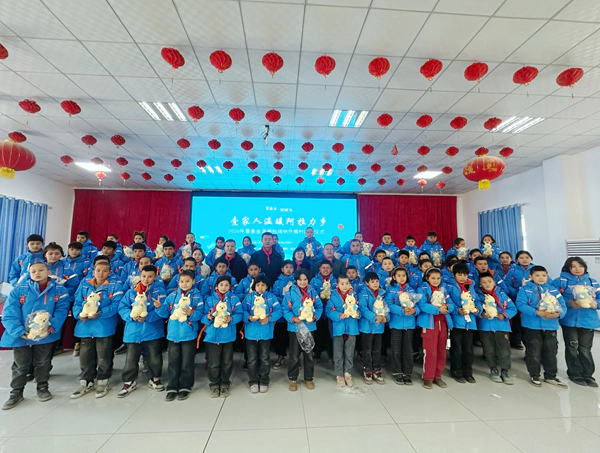 情暖新春 爱润喀什I喀什地区新联会开展公益捐赠活动 温暖乡村儿童