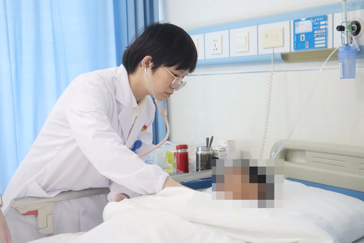 误吞核桃壳险酿大祸!景德镇市第三人民医院消化内科深夜成功为特殊患者取出卡喉异物