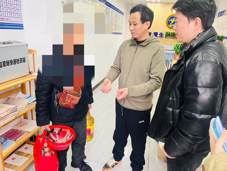 西郊街道:真情走访 送关爱 西郊街道:真情走访 送关爱