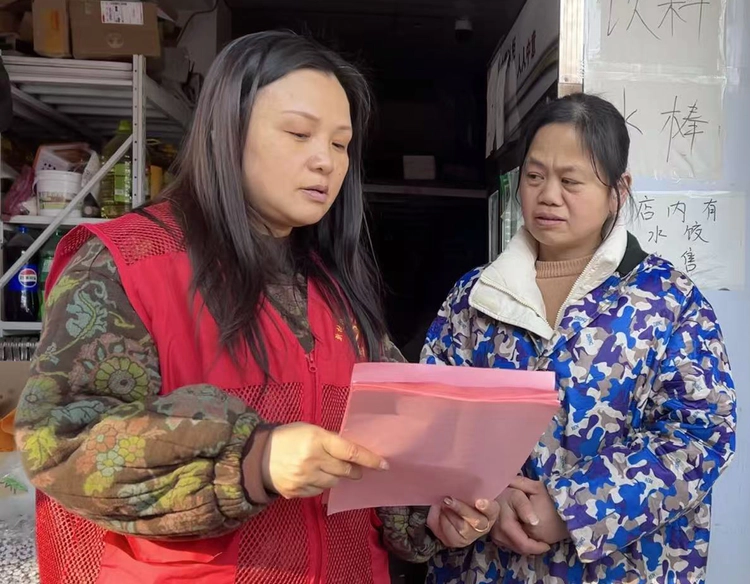 【筑牢安全防线 守护平安佳节】新村街道梅家岭社区开展禁燃禁放宣传工作