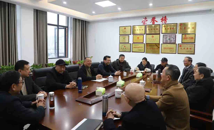 景德镇市委老干部局走访慰问市关工委驻会“五老”