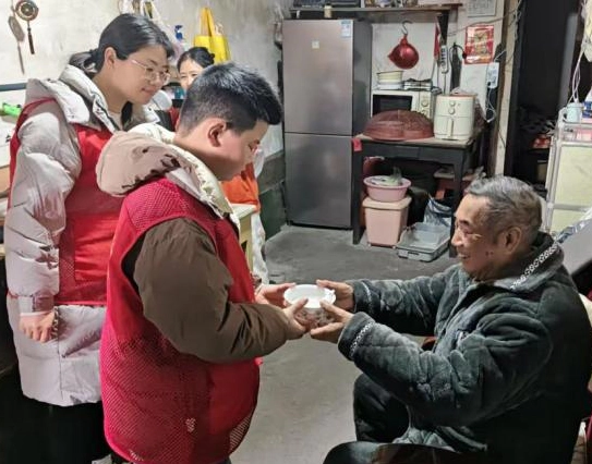 ​【网络中国节·太白园元宵】戴家弄社区开展“情暖元宵・汤圆传爱”活动