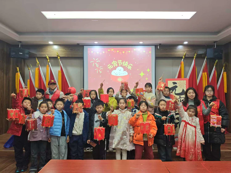 ​【网络中国节·昌河街道元宵】昌盛社区:巧手制灯笼欢乐庆元宵