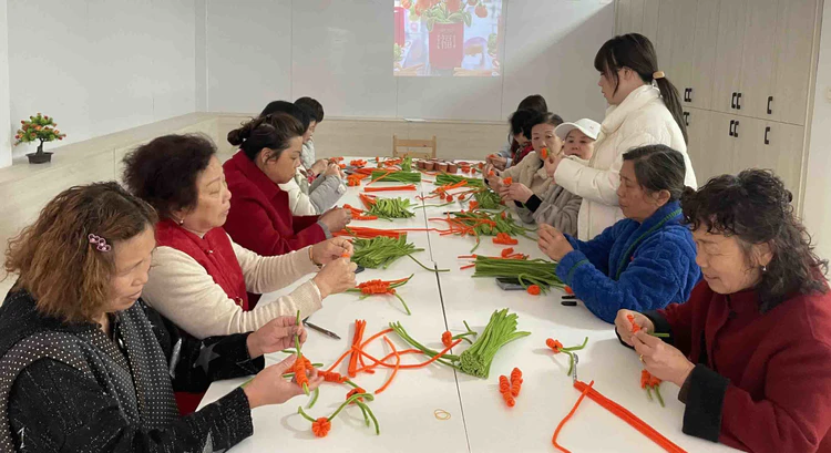 【巾帼绽芬芳•花香润社区】茶叶坞社区开展“三八”国际妇女节扭扭棒花束手工制作活动