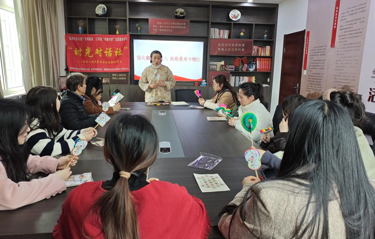 昌河街道昌盛社区:指尖翻花庆“三八”   致敬最美巾帼红