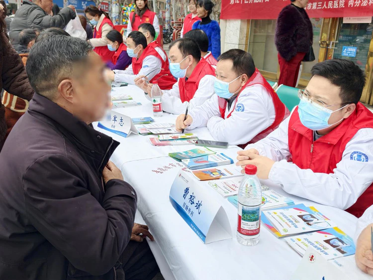 景德镇市第三人民医院多学科专家团队走进太白园街道社区开展义诊活动