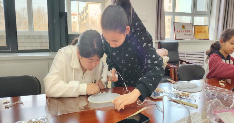 巧手织童趣,同心伴成长