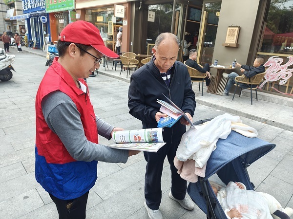 中山东凤：消防志愿者进社区开展消防宣传科普活动