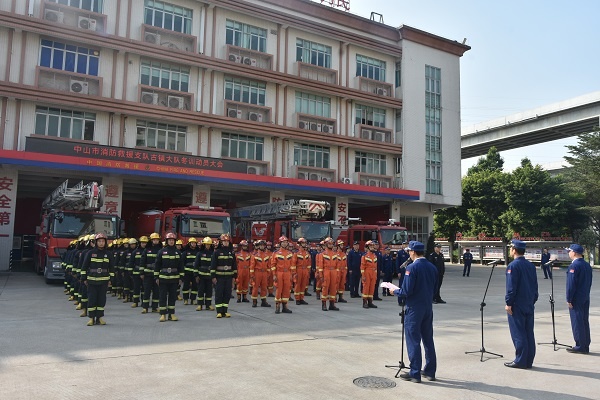 厉兵秣马正当时——镇消防救援大队召开冬训动员大会及第一届烈火战士对抗赛