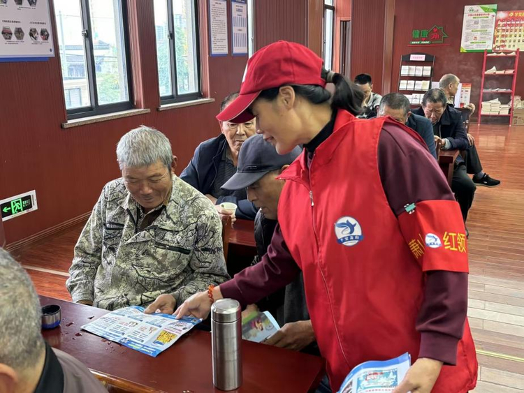 关爱老年群体 织密反诈安全网