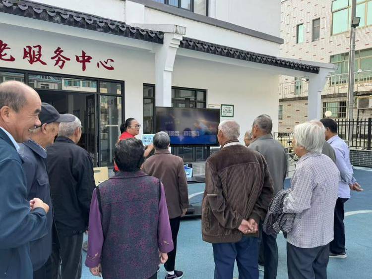 反诈宣传出新招,远离诈骗守护您 ——义桥镇云峰村开展反诈宣传活动