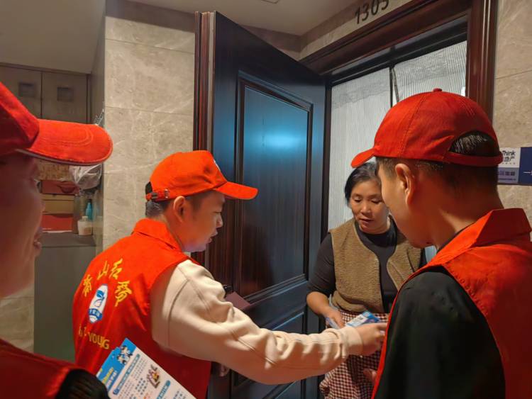 反诈宣传来敲门 牢牢守护群众“钱袋子”