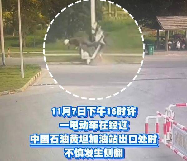 温州中石油黄坦加油站出口突发车祸,加油员化身“救护员”紧急救助!