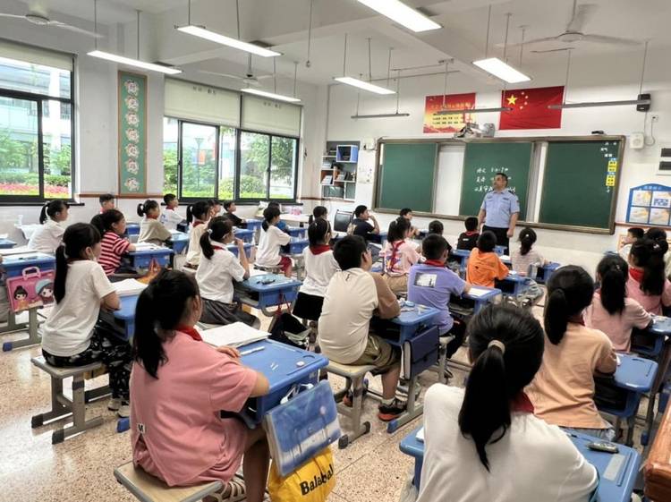 青春助力 反诈同行