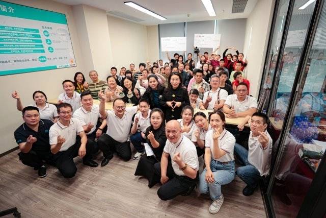 金三鹰电子有限公司携手握手世界举办国际残疾人日公益活动