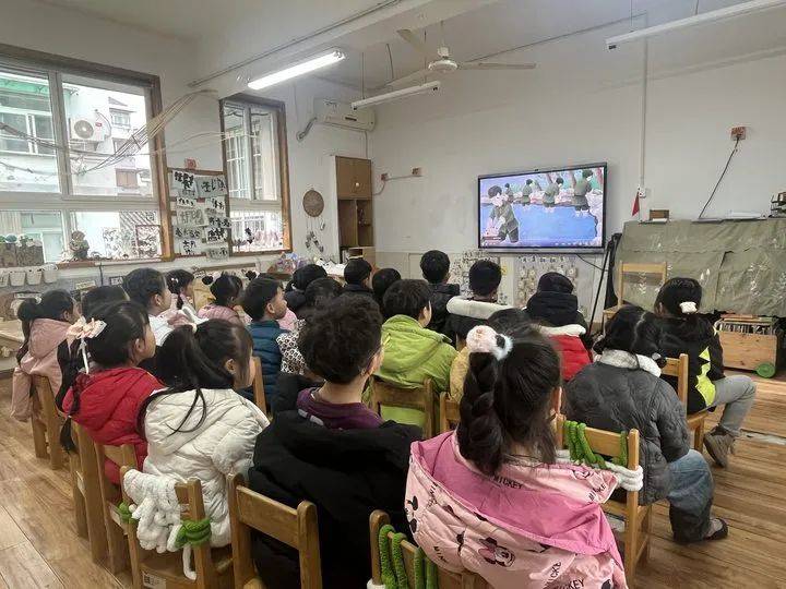 从“知雷锋”到“做雷锋”,大家都在行动中