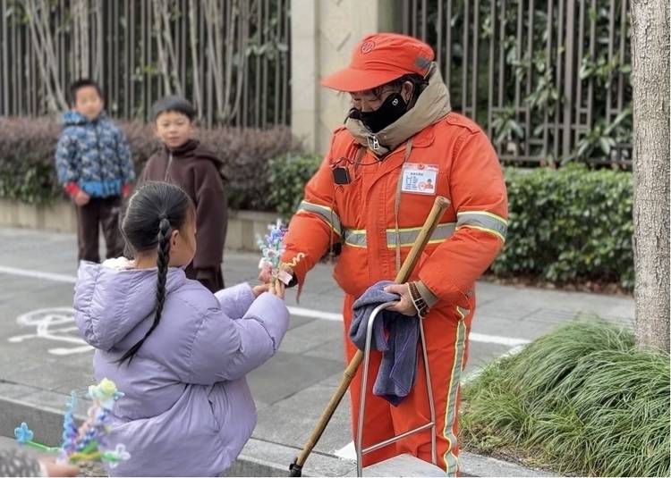 致敬巾帼力量,用行动传递感恩与尊重