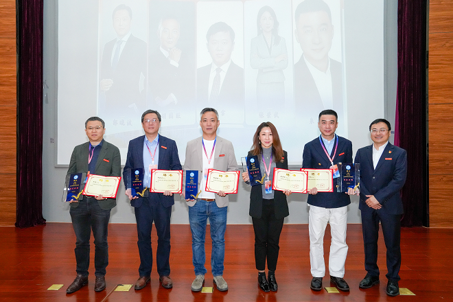 北京邮电大学世纪学院成功举办首期数字经济特设班总结表彰暨第二期启动仪式