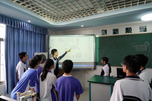 “小创客大创新”!光高学子给电动车骑行安上“双保险”