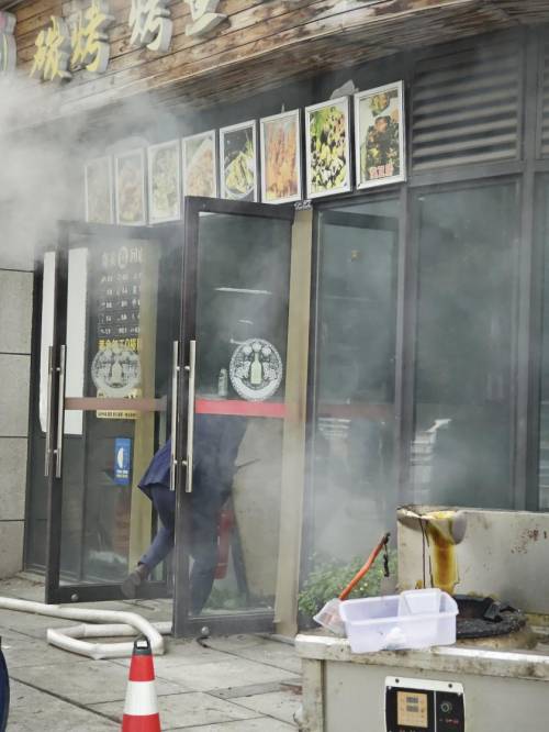 烧烤店突发大火!关键时刻重庆链家经纪人挺身而出