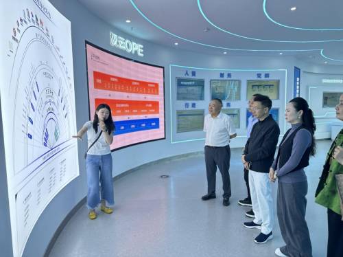 李维、赵其刚应邀出席大汉集团数字化转型战略研讨会
