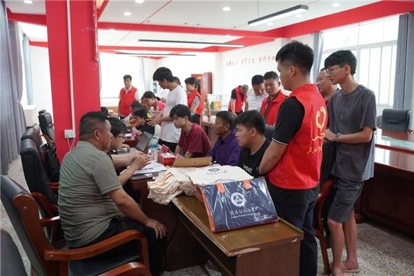 安远县天心镇联合赣南师范大学开展高考志愿填报咨询活动,助力学子圆梦未来