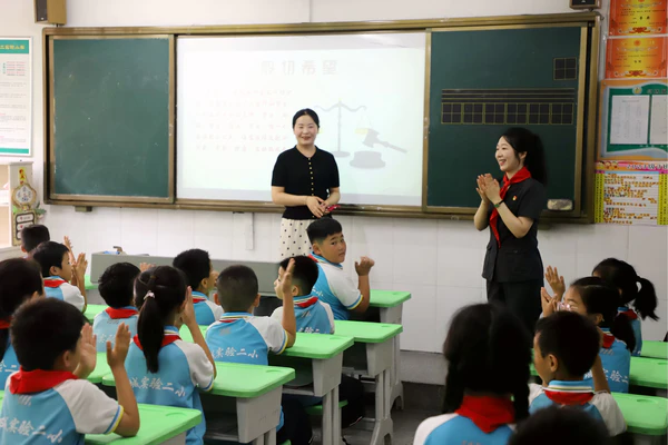 郯城法院:“法治副校长”来上暑假前“最后一课”