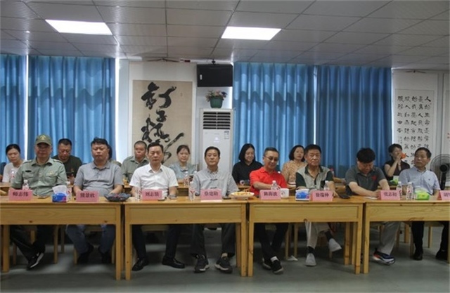 致敬建军节,和馨园的歌声特别嘹亮