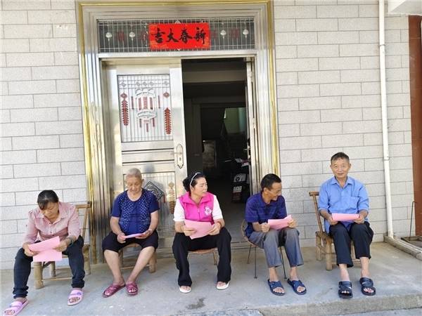 于都县沙心乡:村组干部入户“唠新风” 座谈会上“议”出文明乡风