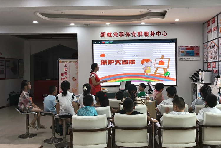 珠山区太白园街道浙江路社区开展“树立环境保护意识,建设绿色礼貌家园”宣传活动
