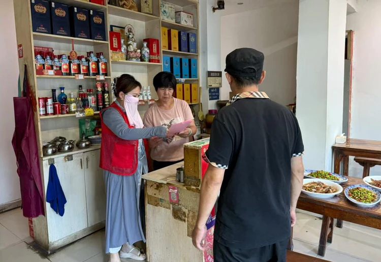 珠山区周路口街道云锦巷社区开展文明养犬宣传活动