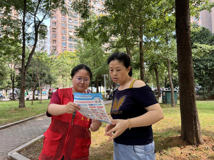 珠山区昌河街道景东安厦社区开展禁毒宣传活动