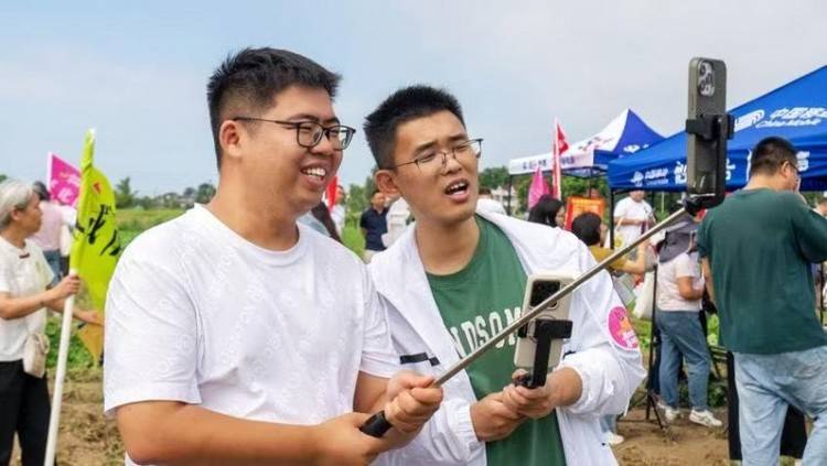 镜头对准长寿乡!如皋“双育赋能”直播盛宴引爆富硒小香薯