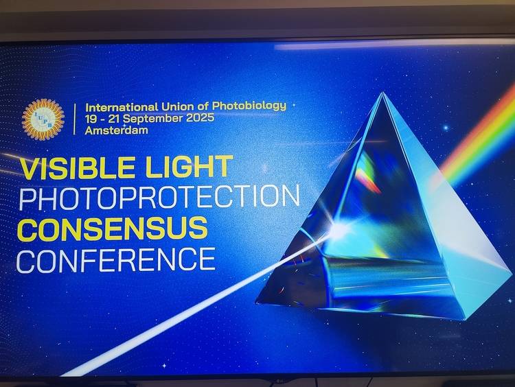 蓝光研究登上国际舞台,薇诺娜科研先行开创敏感肌全光谱防修一体化新时代