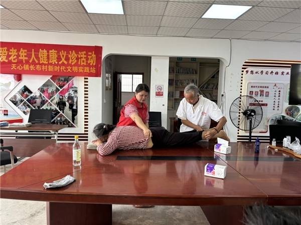 安远县天心镇:健康义诊进乡村 温情关爱老年人
